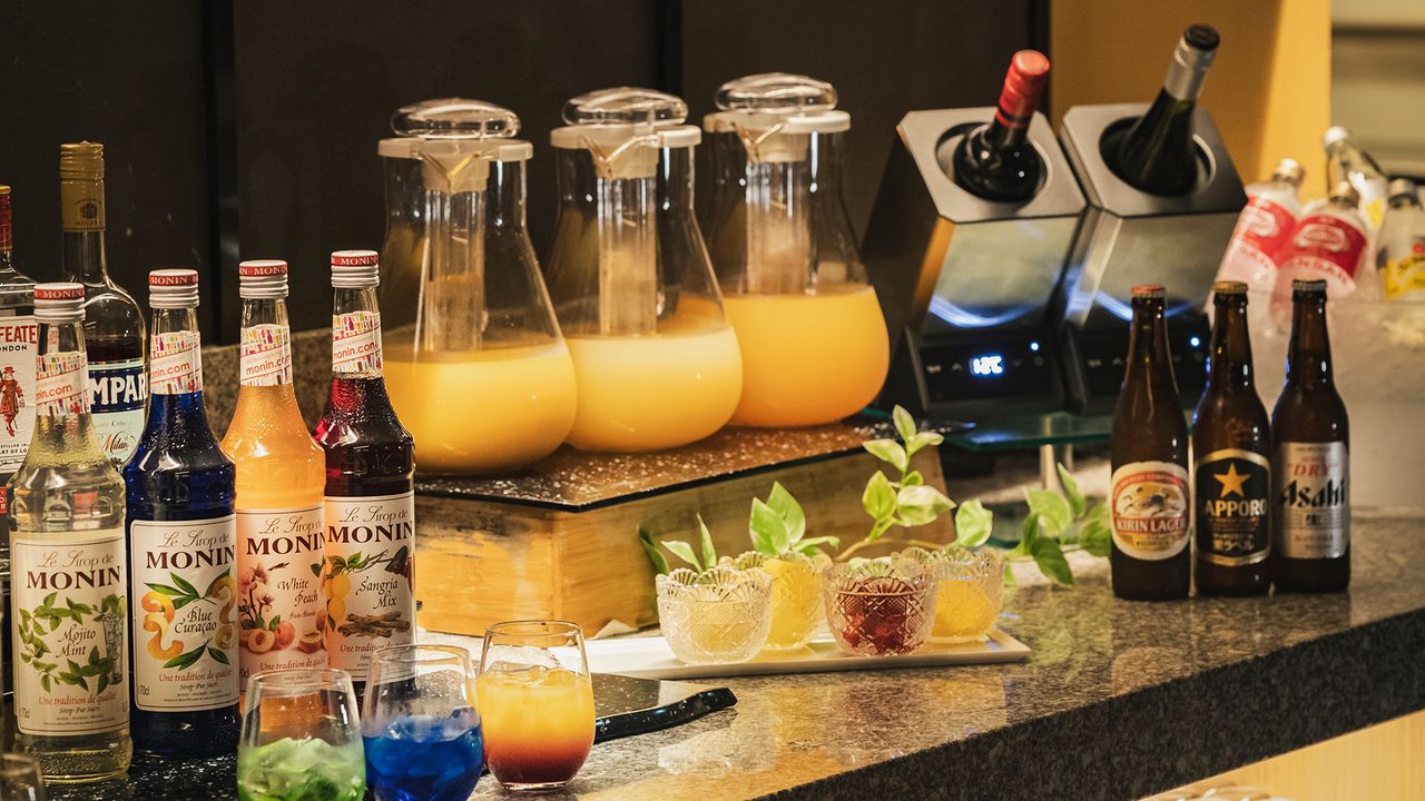 Kazahana Lunch Half Buffet & Strawberry Dessert Fair with Free-Flow Non-Alcoholic Drinks (Saturdays, Sundays, and Holidays)