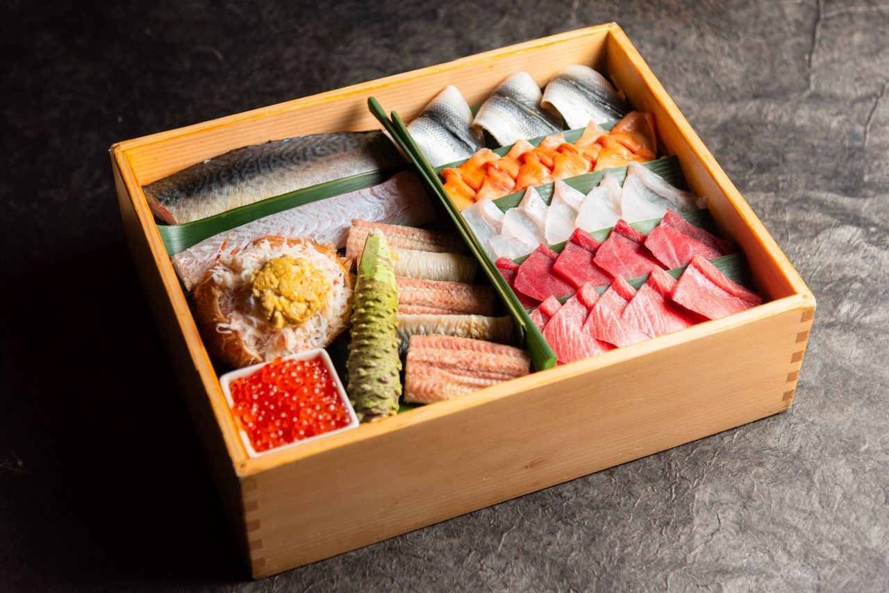 Chef's Omakase Course (Free Drinks)