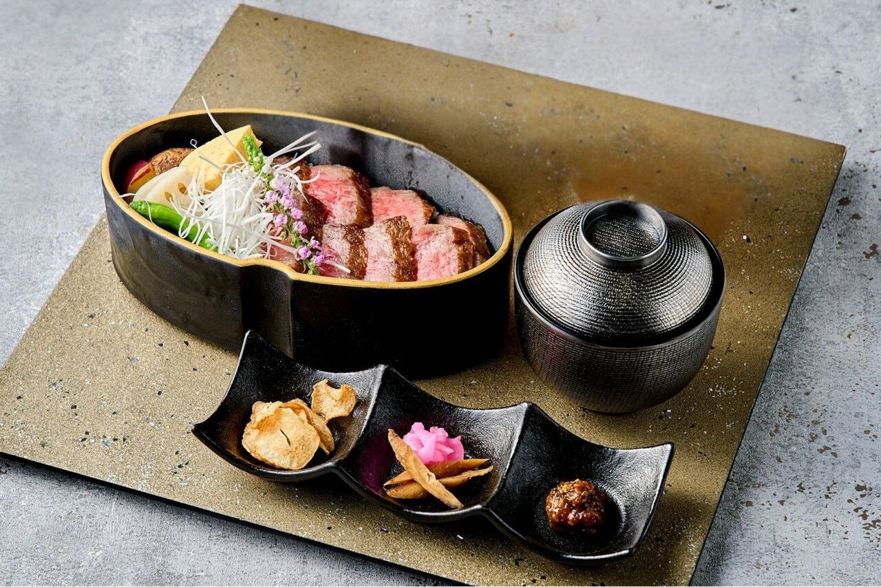 Kuroge Wagyu Steak Jū (steak over rice) — Rintei Style