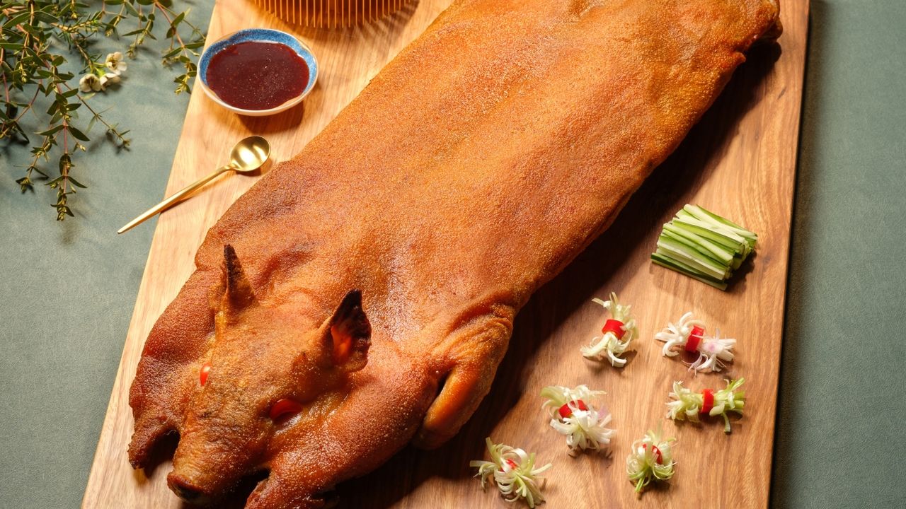 Roasted Crispy Suckling Pig (Whole) 至尊化皮烤乳猪 (一只)