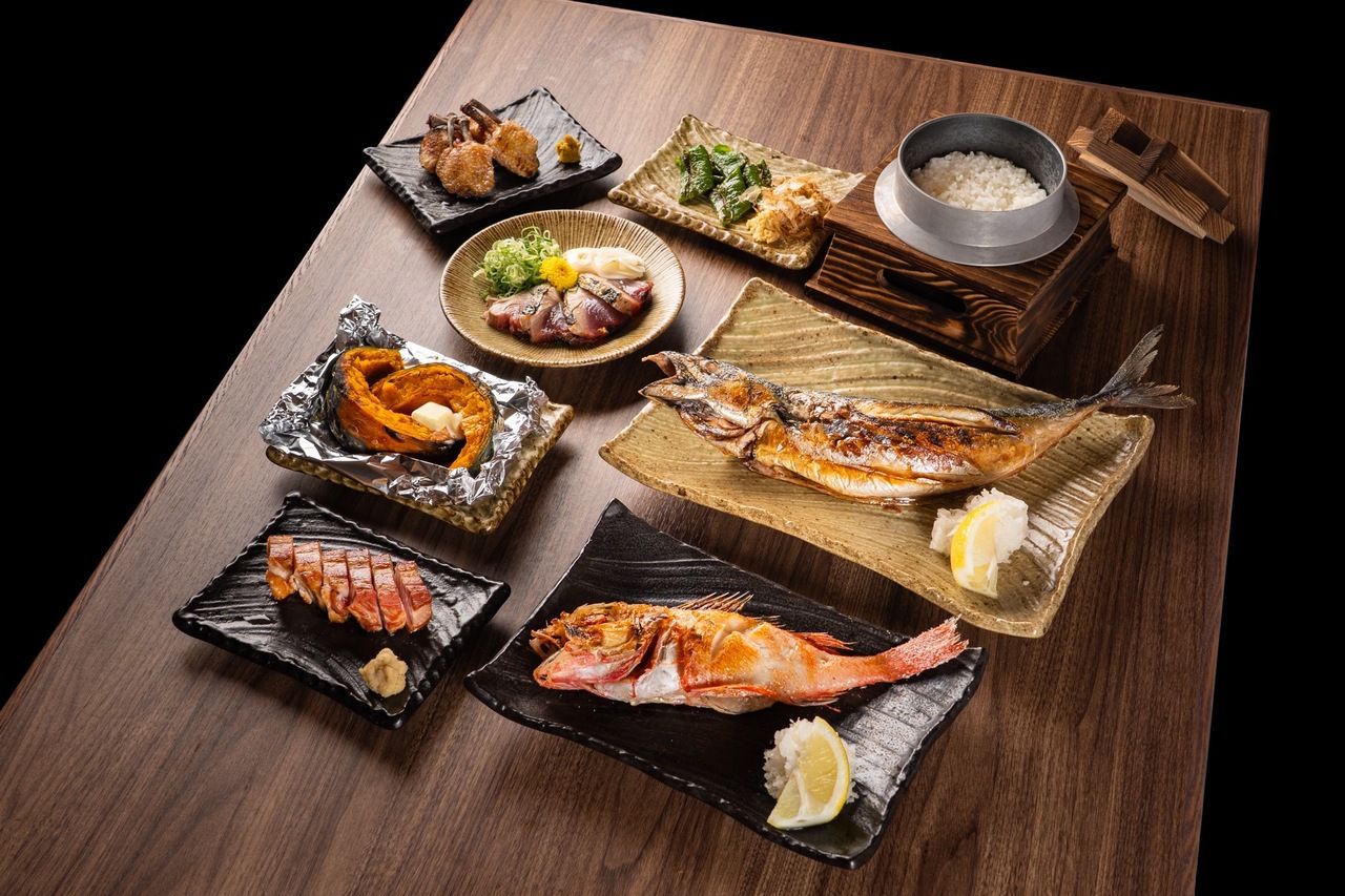 ★【6月限定】料理長厳選旬のおまかせ料理＋季節の炊き込みご飯　飲み放題付き
