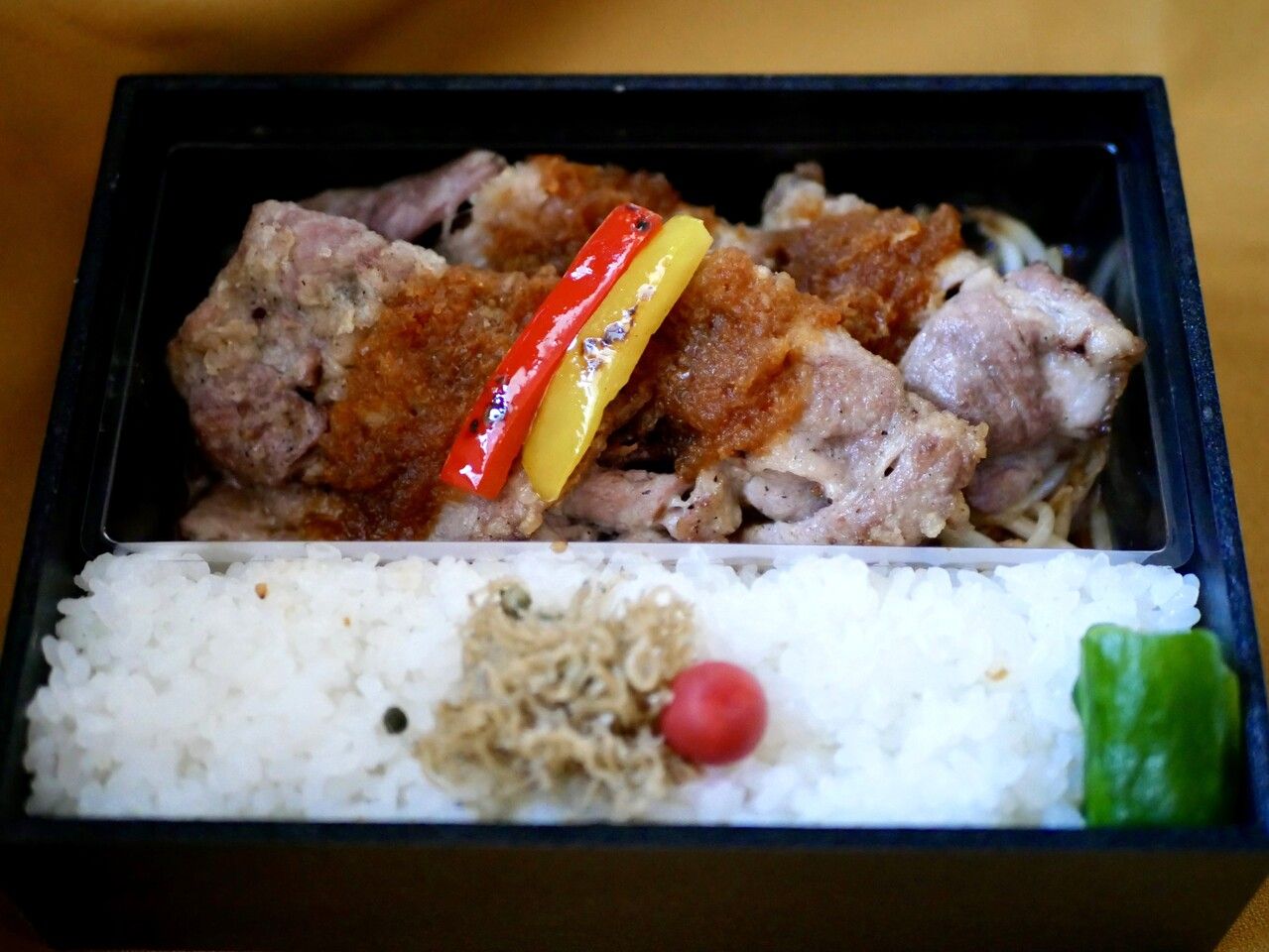 やわらか豚のステーキ弁当　2,160円