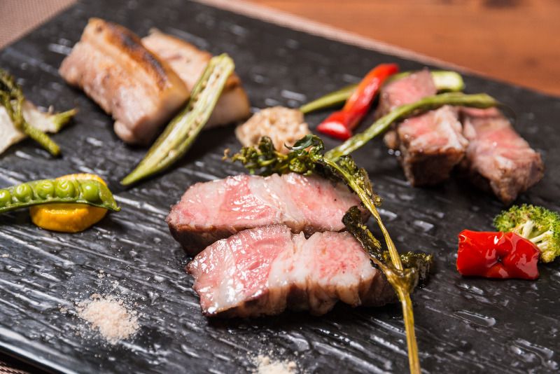 Charcoal-grilled roast pork tasting: Golden Pig