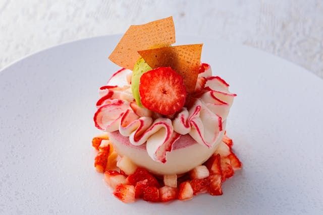 鴨川 京フレンチ｜春の訪れ　苺のデセールを愉しむ4品