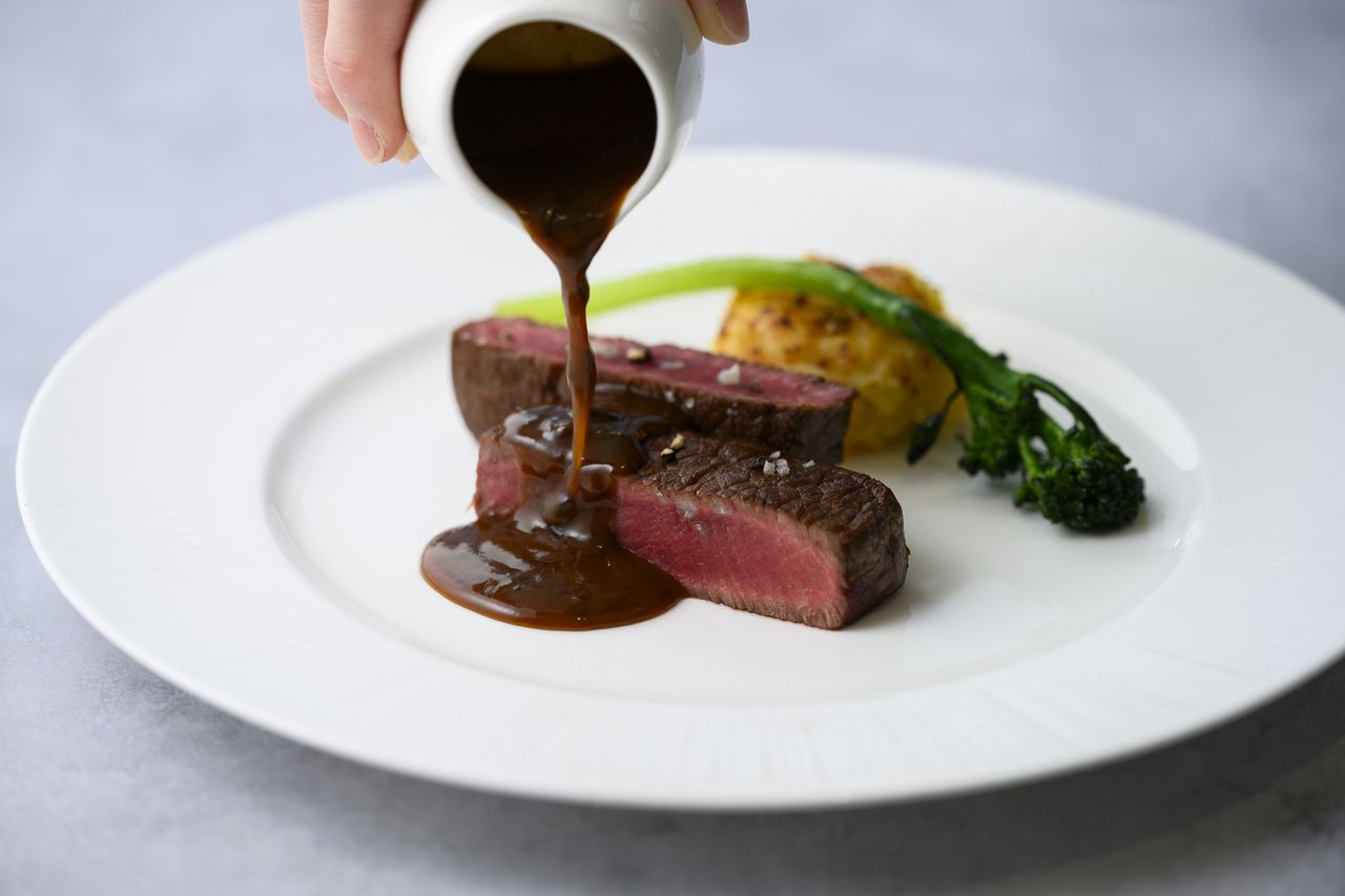 年末年始特別ランチ 豪州産牛フィレ肉のポワレ