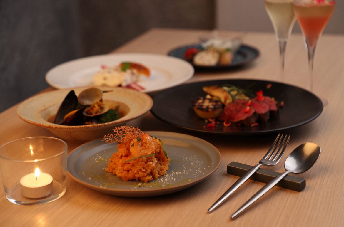 【Xmas限定】乾杯と特製デザート付き！牛ももステーキとムール貝のブイヤベース全7品