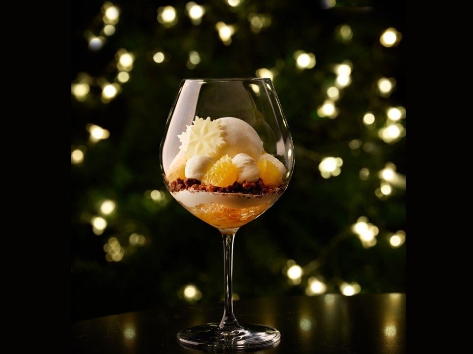 【期間限定夜パフェ】季節の果実のデザートパフェ＋スパークリング