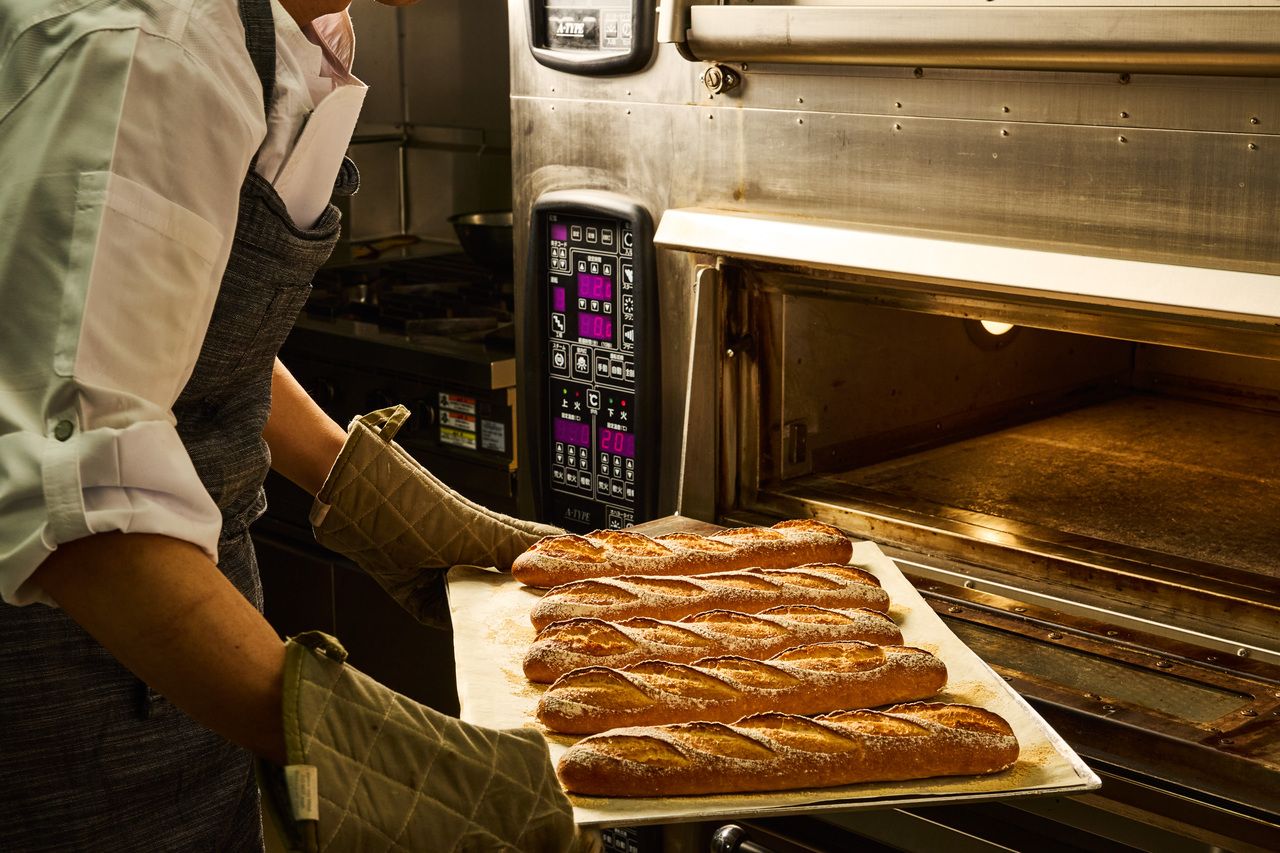 【1/5～2/28 金曜日／ハッピーフライデーランチ】香ばしい幸せ、焼きたてパンとワンドリンク付き！イタリアンセミビュッフェ 
