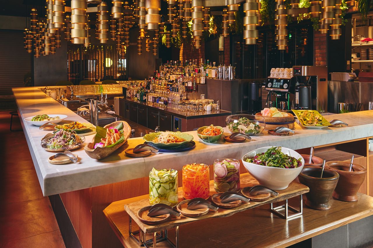 [Lunch Buffet] ★Guaranteed window seat★ Luxurious buffet with 13 appetizers and salads + rice dish + 1 drink 4000 yen