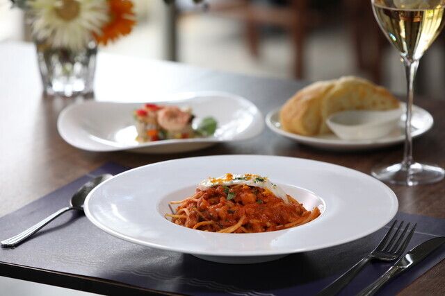 Lunch course with a toast of sparkling wine