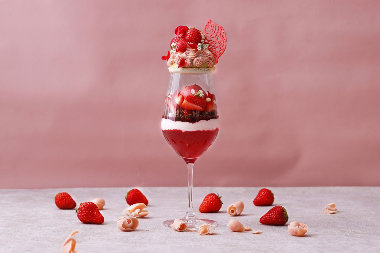 平日：「いちご＆ローズパフェ」ドリンク付き