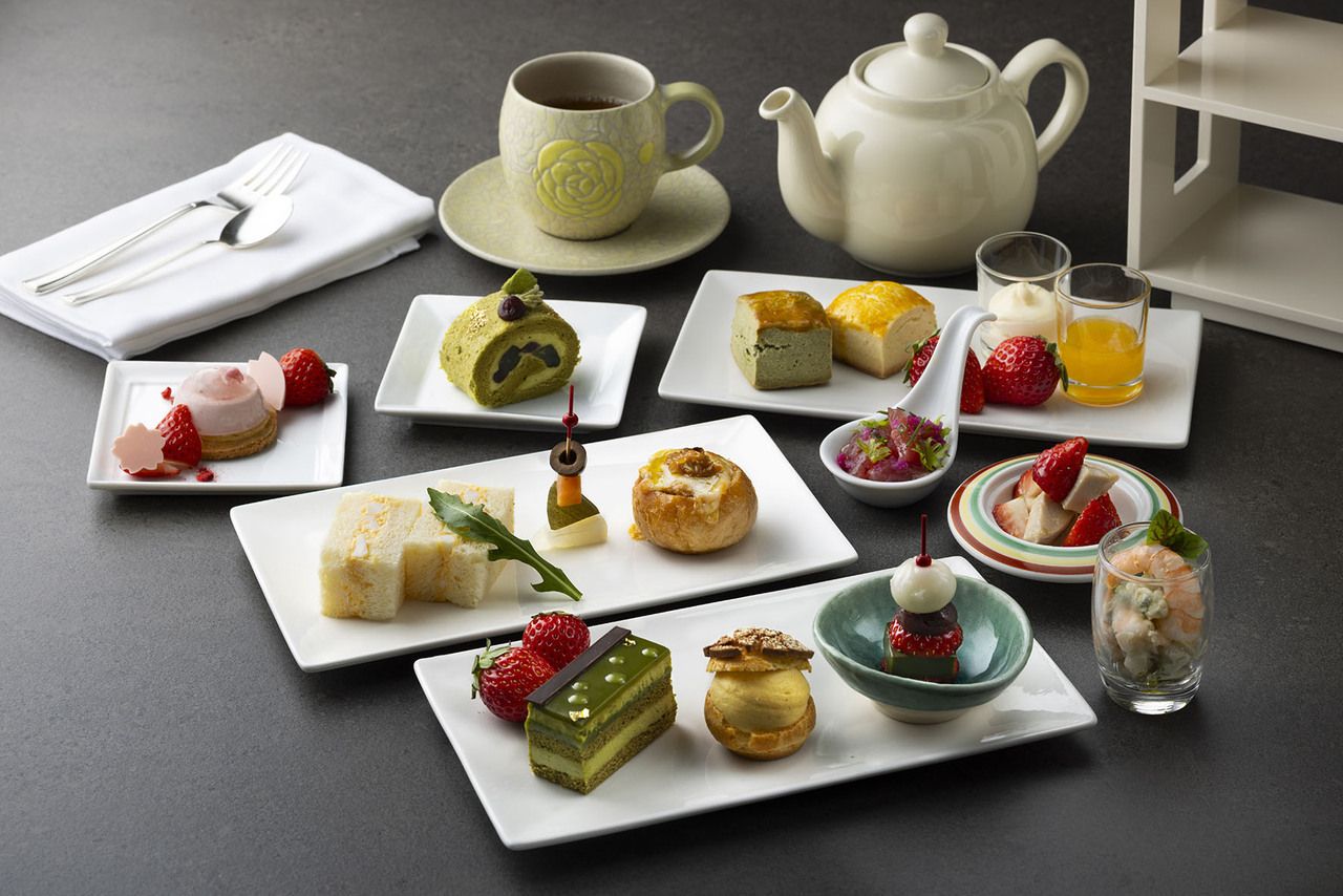 [Advance Payment Required] [Weekdays 11:30-13:30 Entry - Counter Seats Only] Marunouchi Jikan Cherry Blossom and Matcha Afternoon Tea