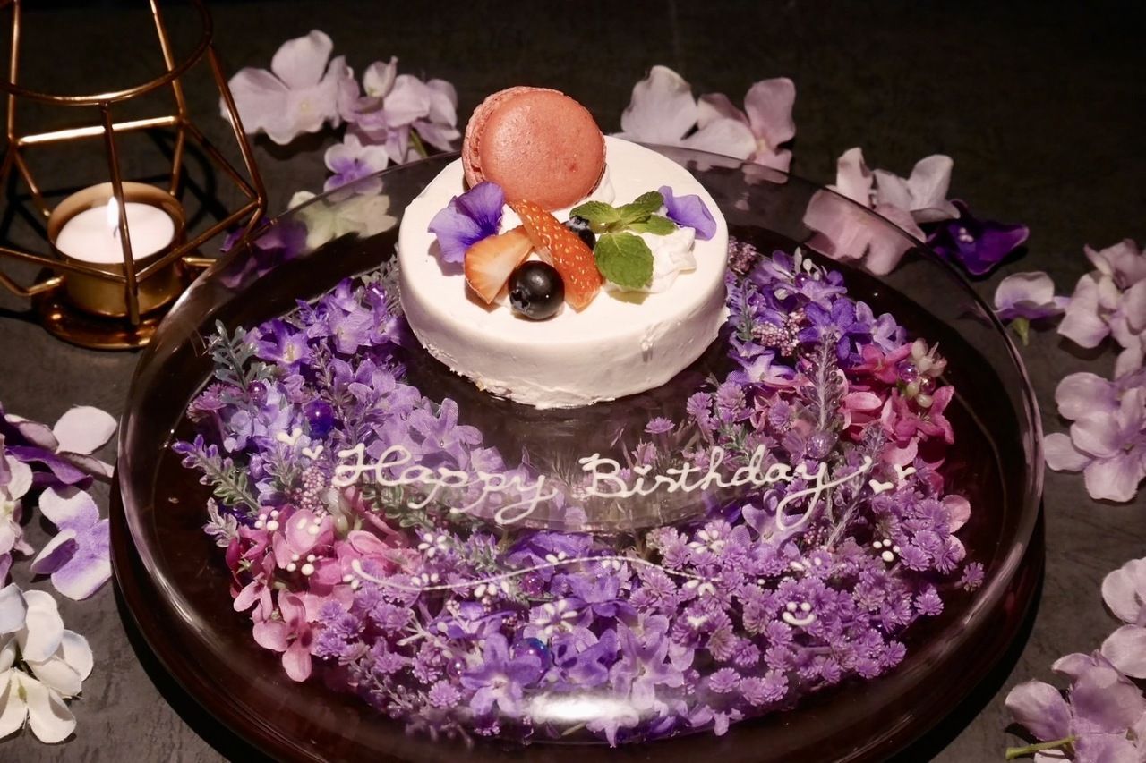 [Anniversary ~Hatsukoi Azami~] "Birthday Color Special" with a celebratory cocktail, a course that includes a special birthday cake to give to your loved one.