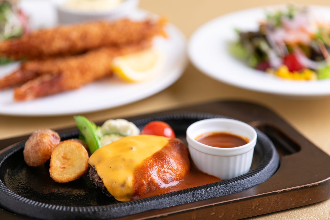 50周年記念特別メニュー ～昭和モダンランチ～（ハンバーグ）