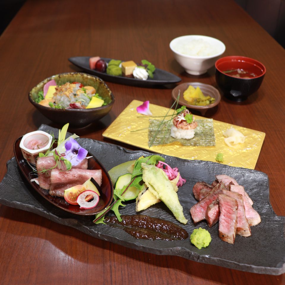 [#1 Popular] Yazawa Kobe Beef Lunch - 9 Dishes [Weekday Limit: 3 Tables/Day] |
