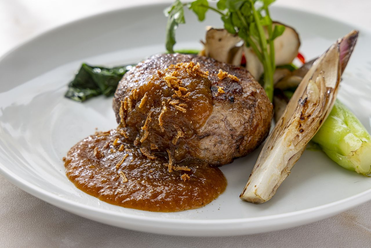 Lunch with toast sparkling wine [Ground beef hamburger]