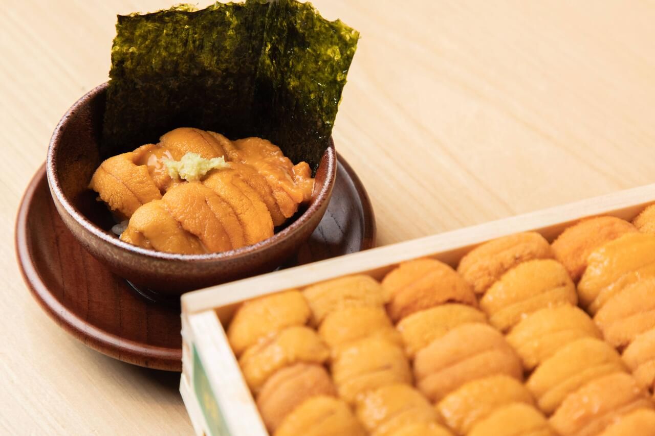 【海胆双拼/主厨推荐套餐】尽情享用大量北海道产海胆及时令食材，共16道菜（10个寿司/5份小菜/一碗汤）