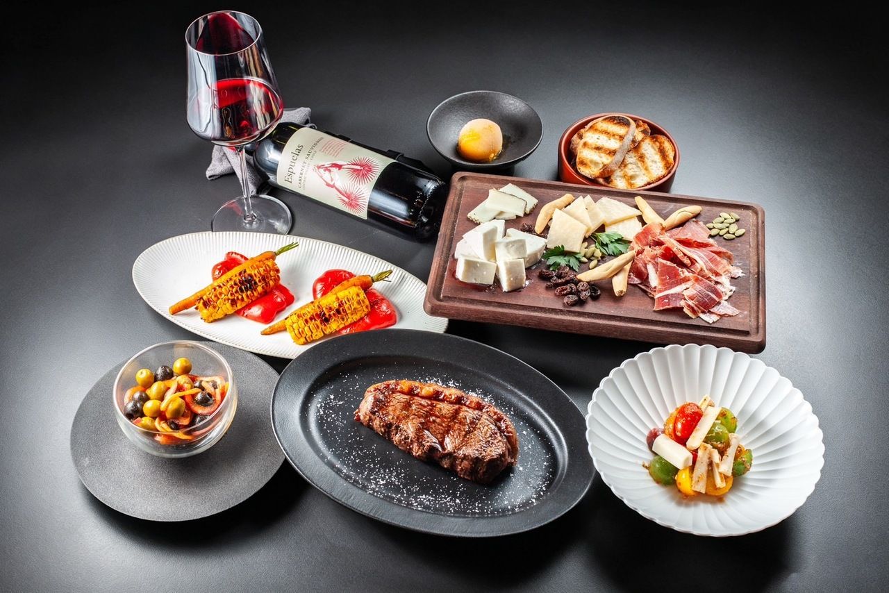 [Unlimited Drinks During Lunch Included] Angus Beef Striploin Grilled over Wood Fire Course | 5 Appetizers
