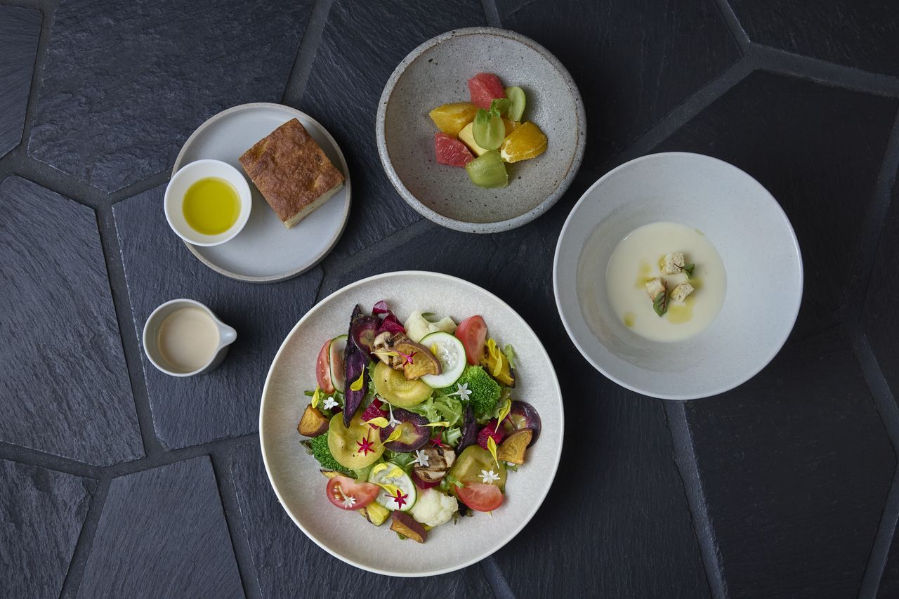 KOSA Salad Lunch + 1 drink included