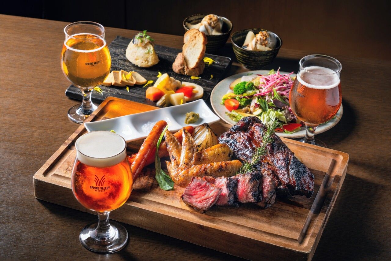 【Quantità e qualità eccellenti】 “Menù a base di carne di orzo”: 4 piatti su un grande vassoio, per un totale di 10 assaggi + bevande illimitate per 2 ore a 7.300 yen