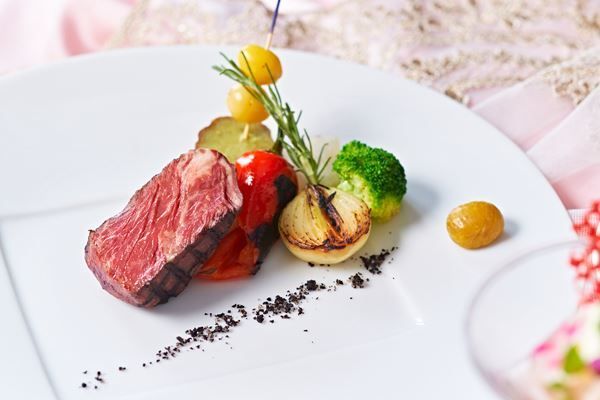 【七五三やお祝いに最適】乾杯スパークリングワイン付！牛フィレ+特別な日を彩るアニバーサリーケーキ 贅沢ランチ 全5品