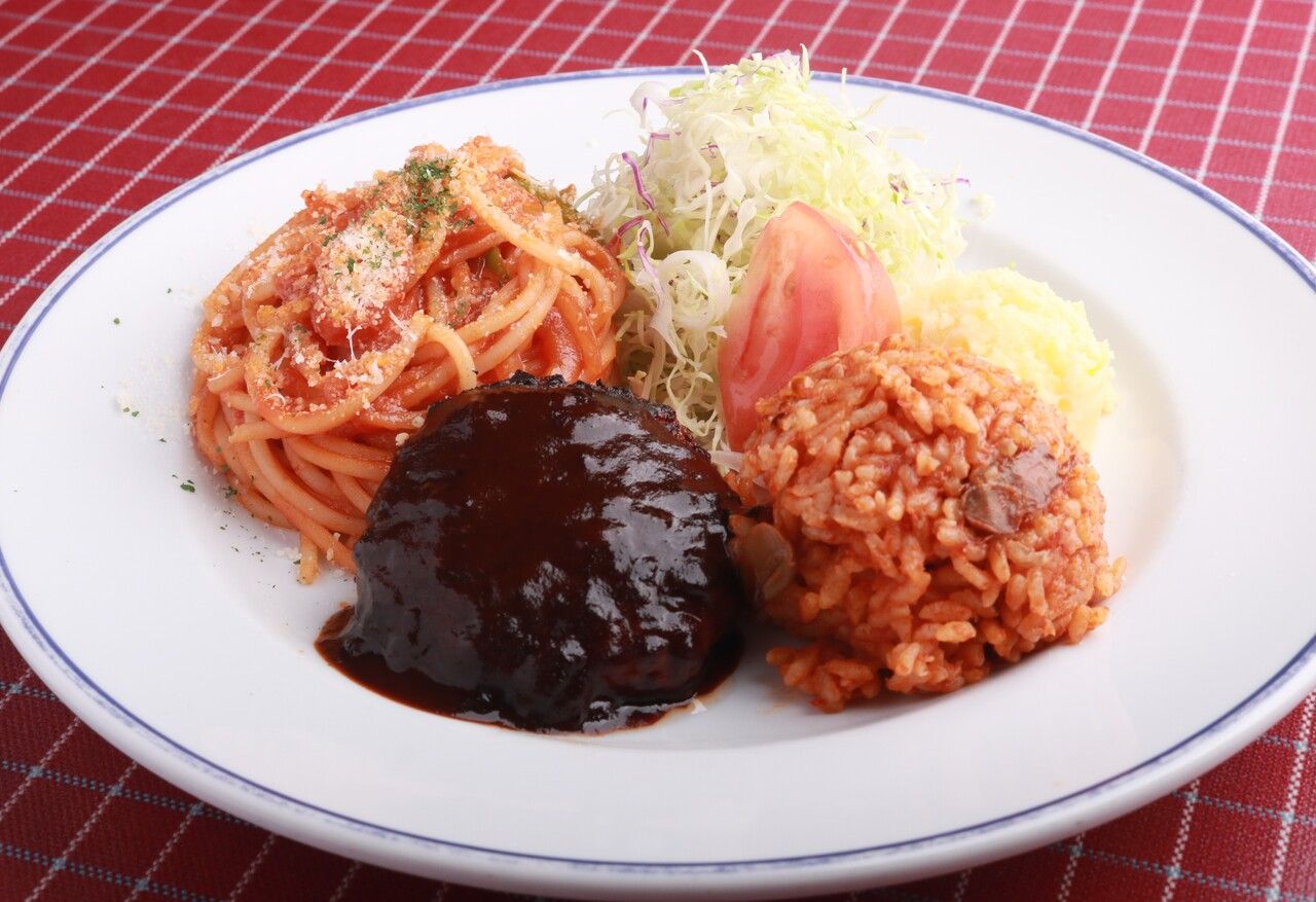 ハンバーグとナポリタンの盛り合わせランチセット（ドリンク付）