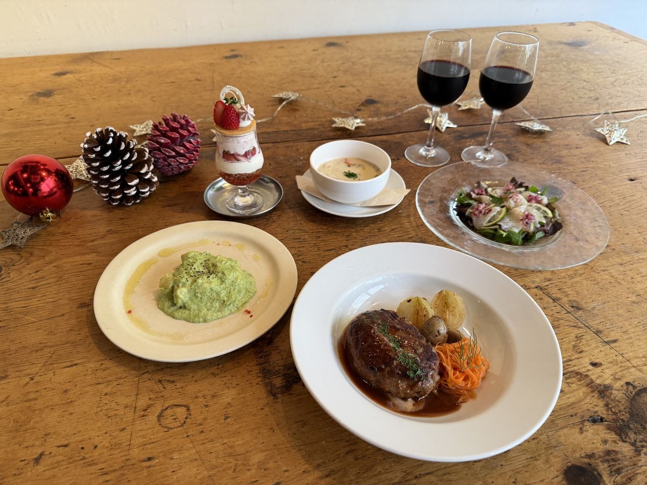 【🌟12/23-12/25の3日間限定🌟2025年クリスマスコース】コトカフェでしか食べられないこの日のためのスペシャルメニュー♪お好きなドリンクを1品お選びいただけます◎