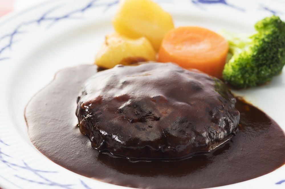 乾杯ドリンク付き！2種類のメイン料理から選べるコース〈デミグラスソースのハンバーグ、又はズワイ蟹のクリームコロッケ〉