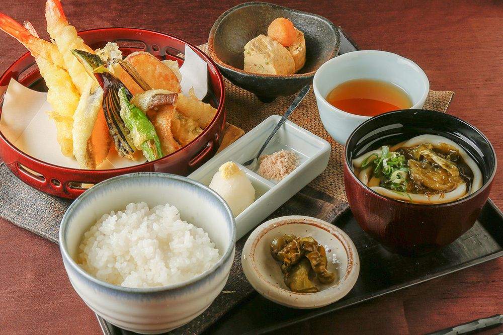 [All-you-can-drink lunch party plan] Isang banquet plan na available lang sa weekend at holidays na may kasamang lunch set meal, dalawang side dish, at 120 minutong all-you-can-drink.