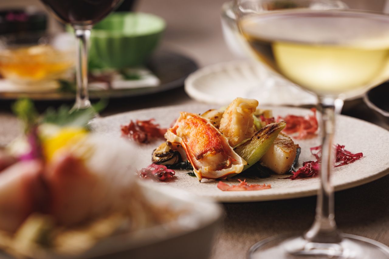 【ランチ Web予約限定】黒毛和牛と北海道産タラバガニ、魚介の鉄板焼き 特選コース　乾杯ドリンク付き