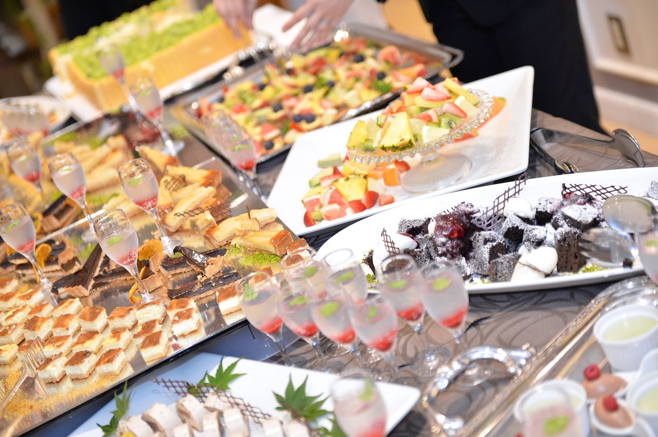 プレミアムデザートバイキング大人￥3,850　小学生￥2,200　幼児￥1,100　3歳以下無料