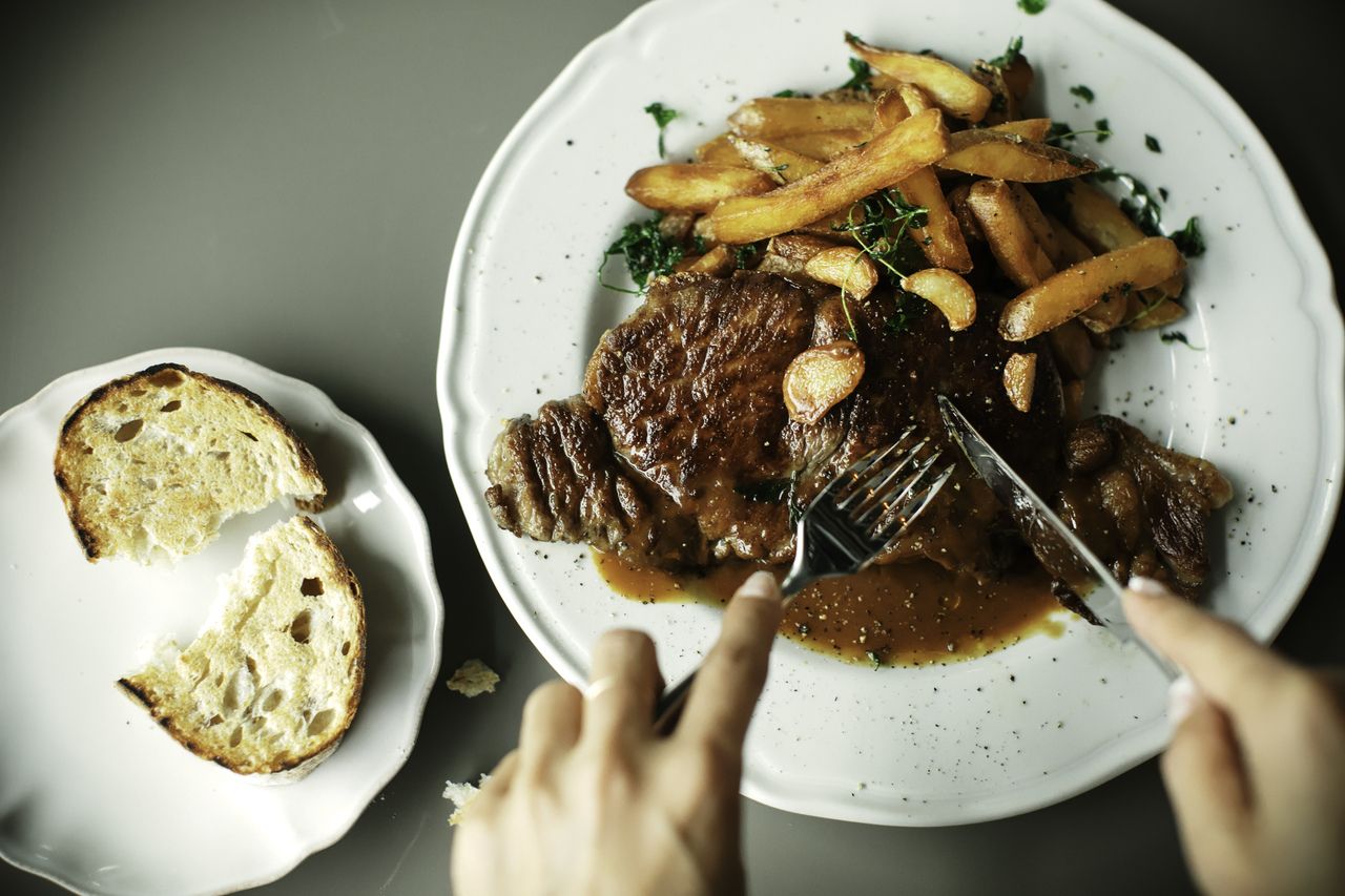 [LUNCH] Steak frites (comes with bread and coffee or tea)