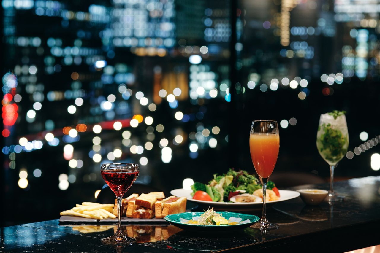 Seasonal Cocktail ＆ Champagne Free Flow (150min.／5:30 pm～7:00 pm)