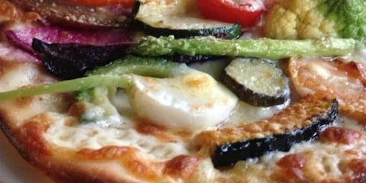 《午餐》【包括气泡酒在内的3小时无限畅饮】在绿意盎然的时尚空间中享用包含大量蔬菜和今天的主菜在内的7种菜肴的高级共享午餐