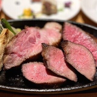 ricco set di bistecche per il pranzo