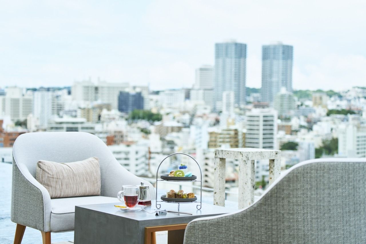 [Afternoon Tea Set] Enjoy the view of the sky and the open Naha cityscape from the 15th floor