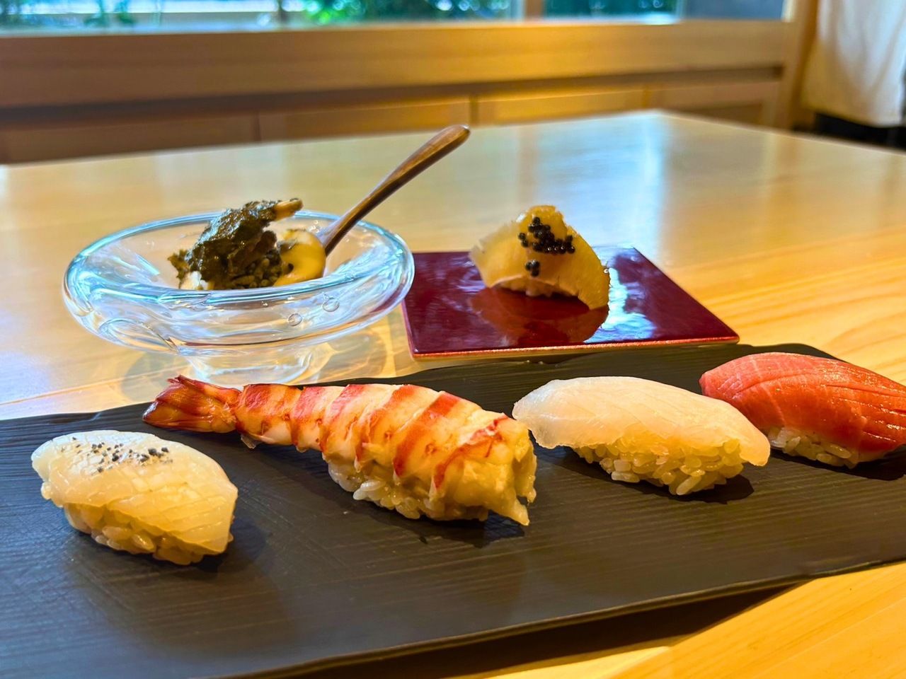 [Casual Chef's Choice Course] Enjoy 14 dishes made with carefully selected seasonal ingredients and a toast with your choice of drink (8 nigiri sushi/5 snacks/soup)