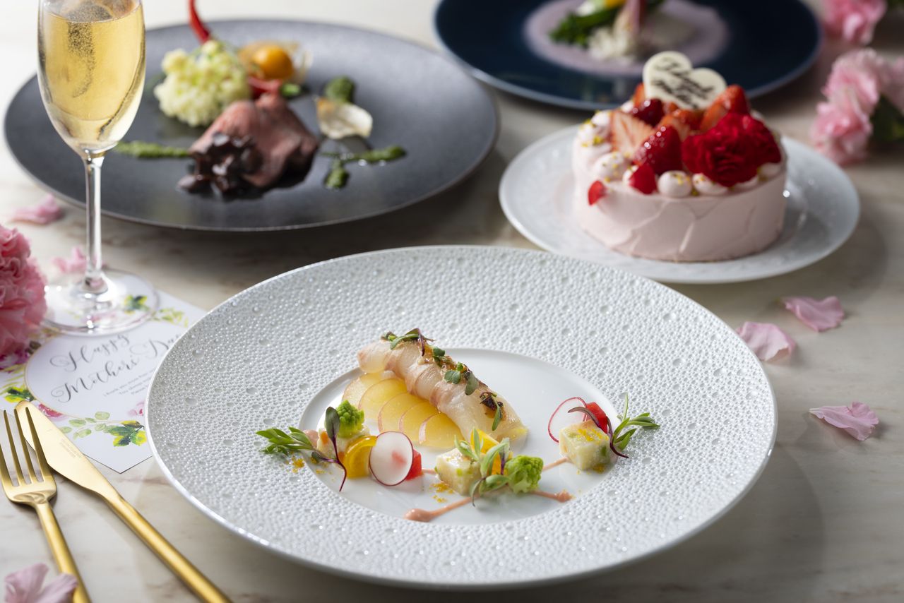 【豪華ランチ】乾杯スパークリング+ペアリングワイン2杯付き！牛フィレやオマール海老など豪華食材が沢山！特別な日を彩るアニバーサリーケーキ 付ランチ 全5品