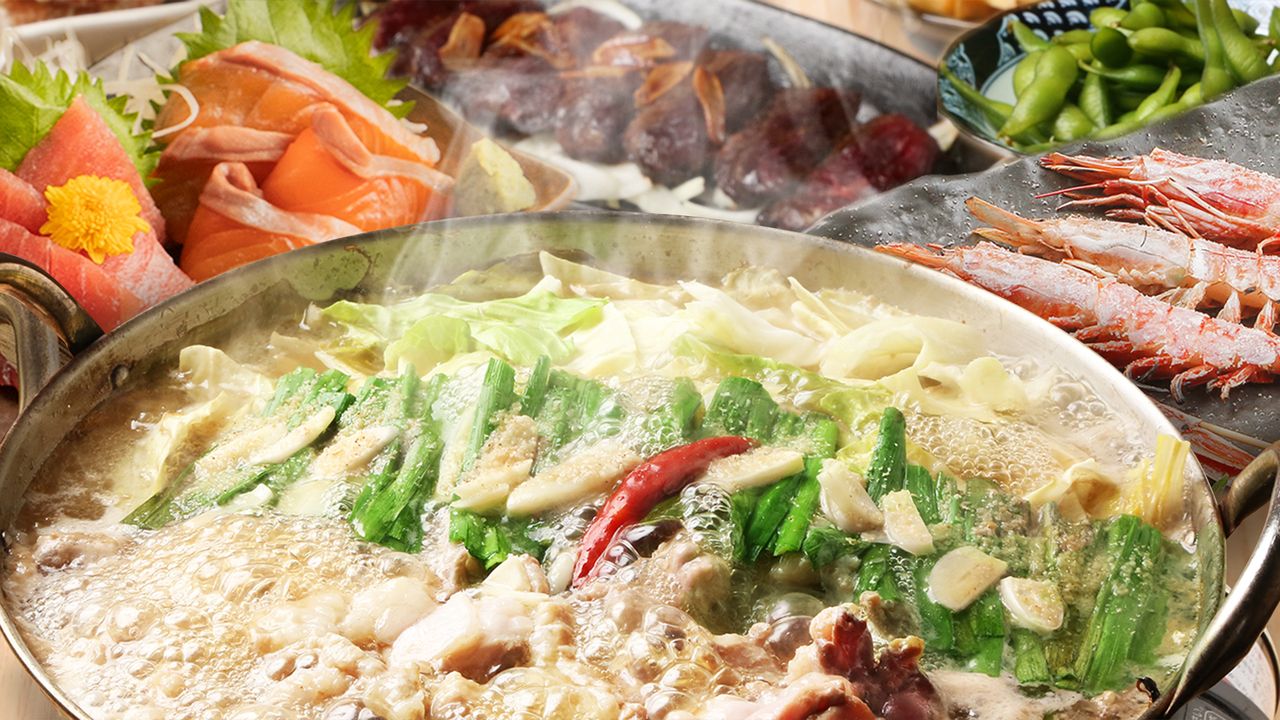 [Year-end party] 11 dishes in total, including a large motsunabe (hot pot) with 10 kinds of vegetables, charcoal-grilled local chicken sashimi, and other delicacies, with all-you-can-drink for 5,000 yen