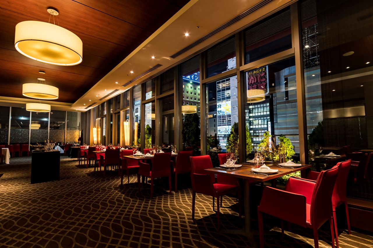 ラウンジパス（ソフトドリンク飲み放題＋軽食ビュッフェ）