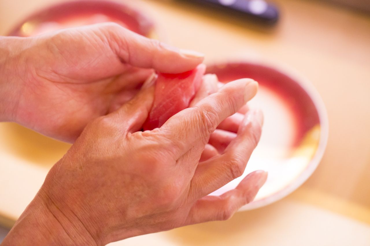 Authentic nigiri sushi experience class