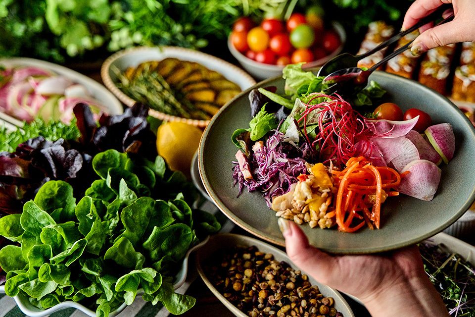 【平日限定★サラダブッフェ】人気のランチがリニューアル！彩り野菜たっぷりでヘルシーかつ満足ランチを♪デザート&カフェ含むサラダブッフェ（ブッフェのみ）