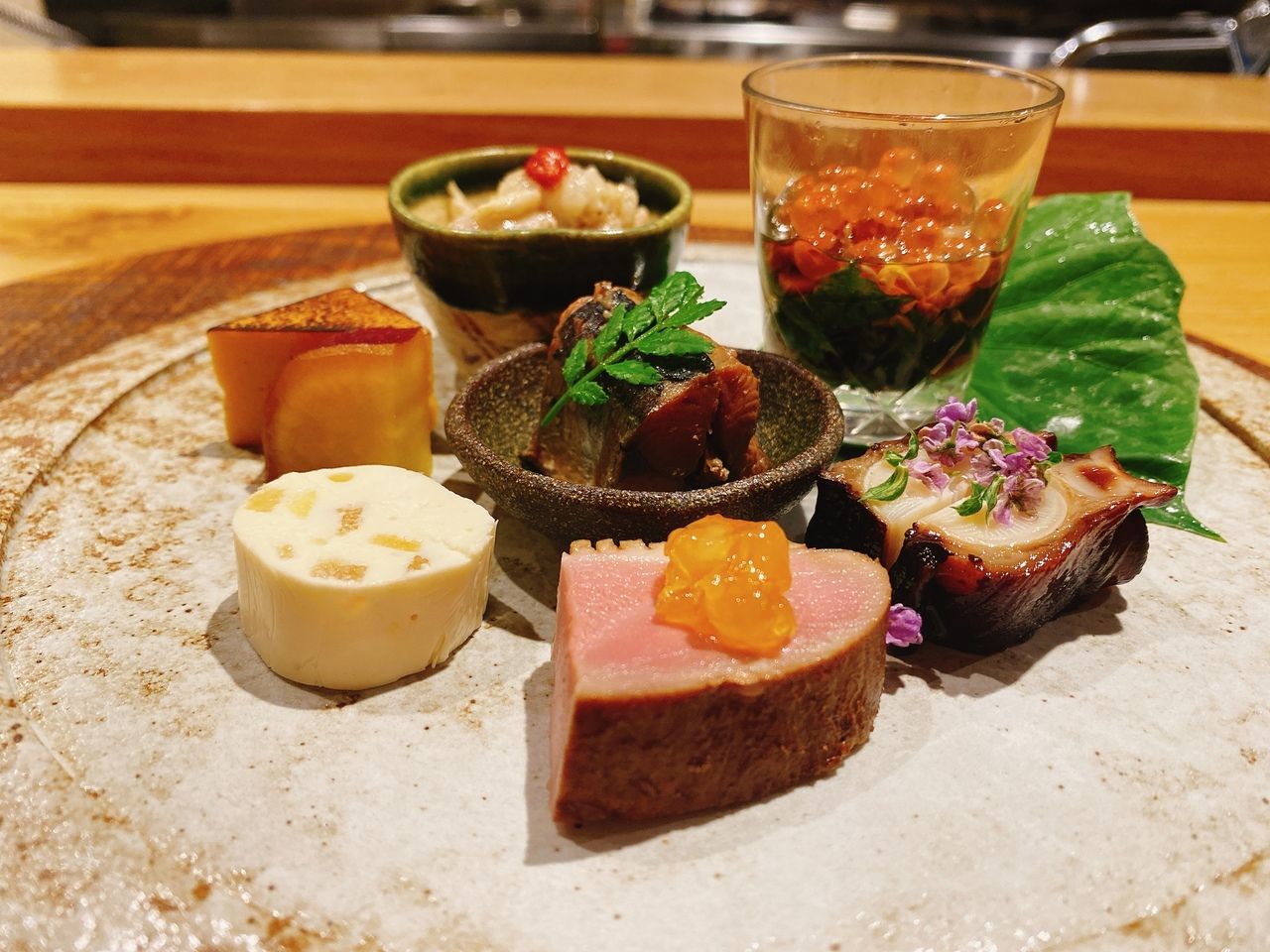 Enjoy seasonal ingredients with a monthly [Kojitsu Kaiseki]