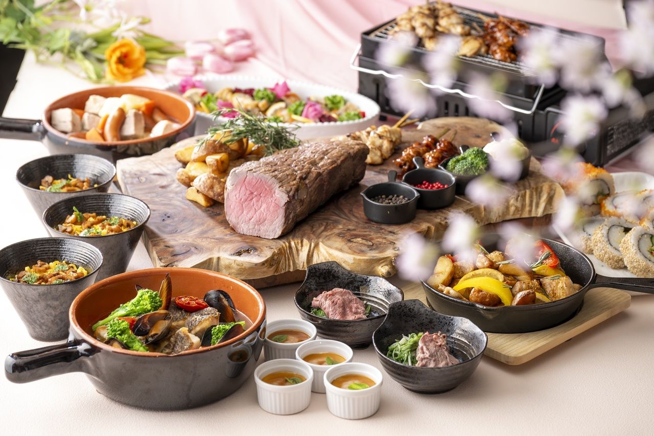 Weekends & Public Holidays  Lunch buffet  adult　（土日祝ランチブッフェ大人）　