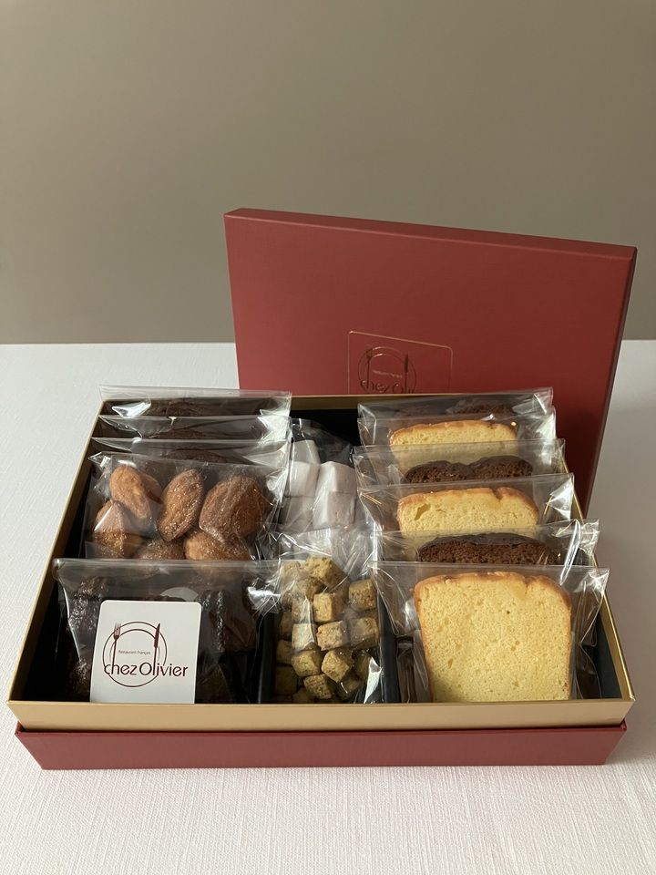  Assorted baked sweets box (reservation needed)