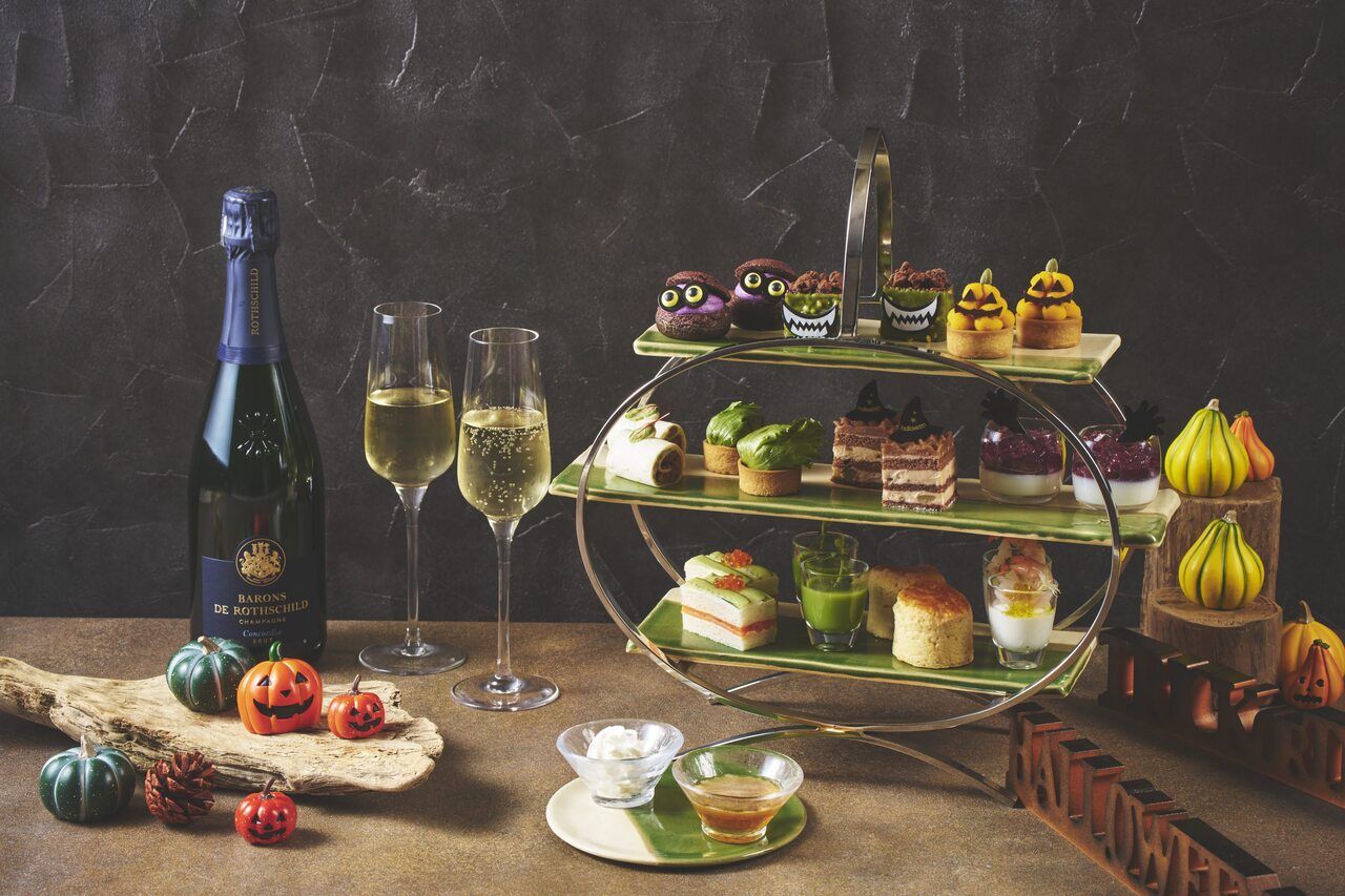 Afternoon tea set (with a glass of champagne)