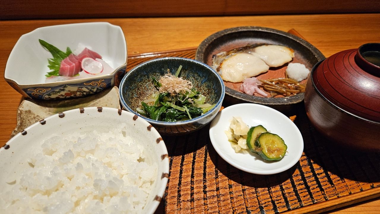 Grilled Spanish mackerel with saikyo miso sauce, served with sashimi