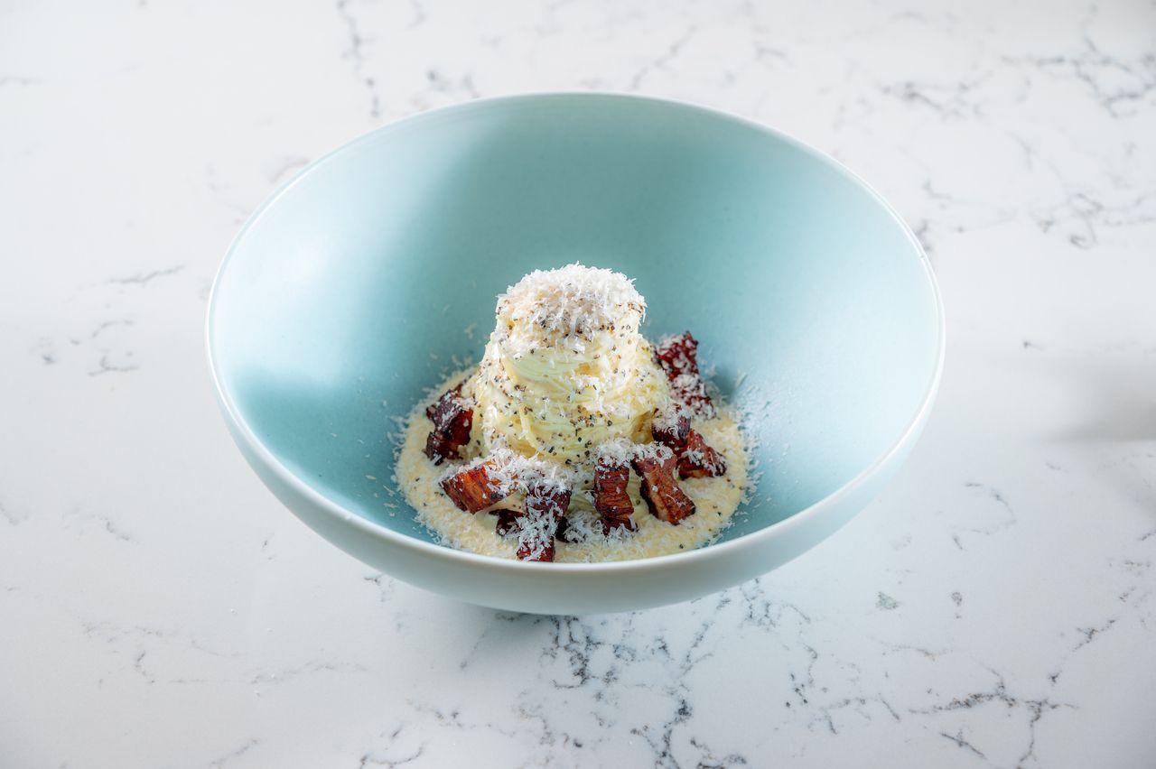 Carbonara and crispy bacon