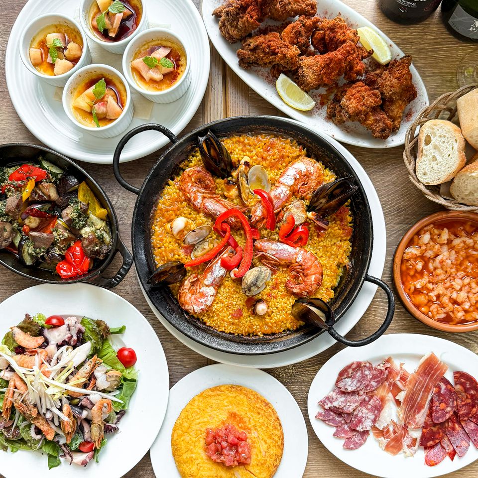 HP予約限定!!【ベストレートプラン｜忘新年会にもおすすめ★ディナー】いろいろタパス＆パエリャが楽しめる全8品コース《飲み放題付き》［4名様～］