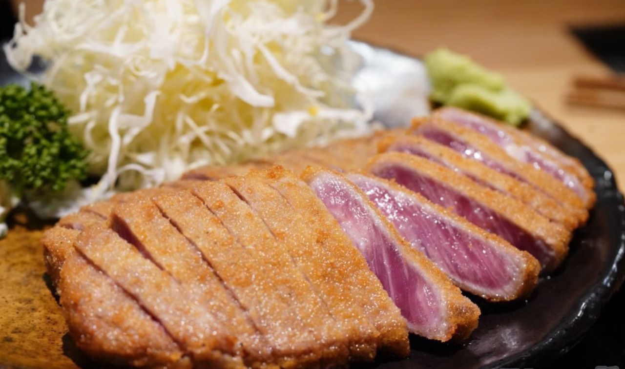 Beef cutlet set meal with 3 small side dishes 260g